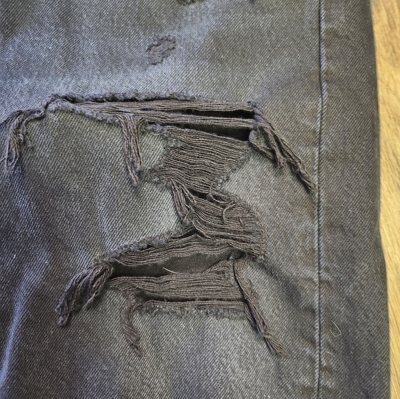 LEVI'S DISTRESSED BUTTON FLY BERMUDA BLACK SHORTS  SIZE 27 - Picture 7 of 9